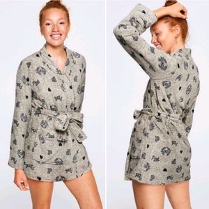 💗NWT- Victoria's Secret Pink Robe! So soft!💗